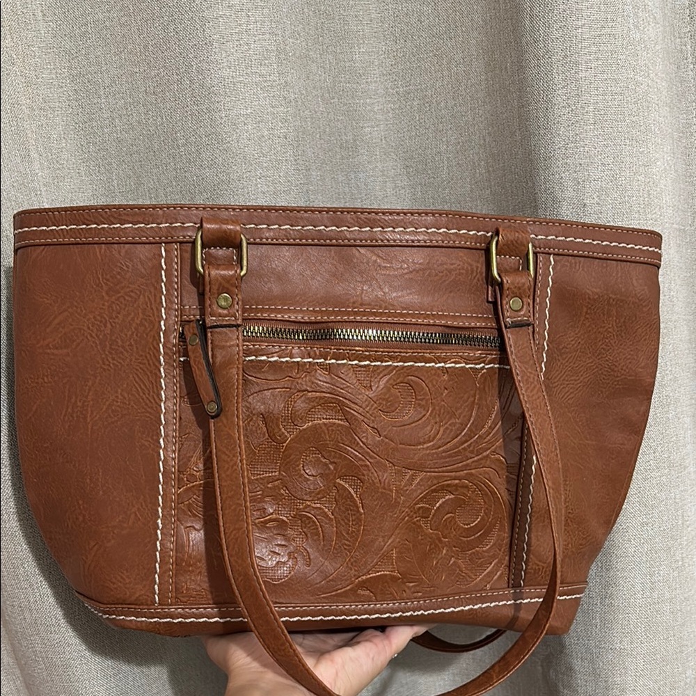 Classic Brown Leather Shoulder Bag with Textured Design